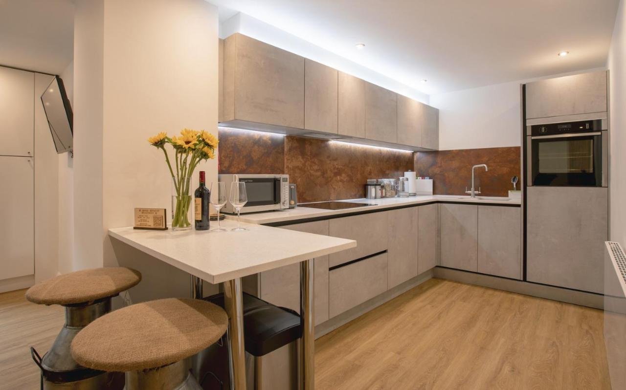 No 1 Wood Street Apartment Swindon Exterior photo